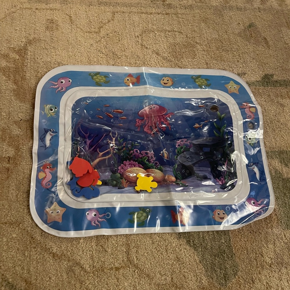 Inflatable tummy time pillow